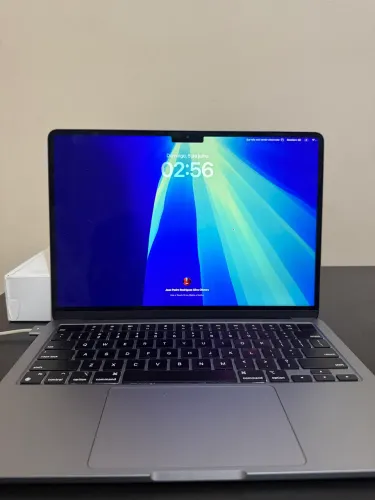 MacBook Air M3 13" 16GB RAM 256GB SSD - Caixa e Acessórios