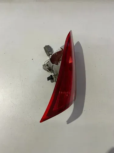 Lanterna Da Tampa Focus Sedan Lado Esquerdo 2016 2017 2018 Esquerdo/motorista Vermelho