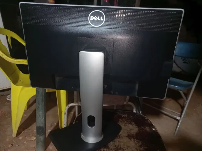 Monitor Dell 24 pol, junto com teclado semimecanico, mouse(Não acompanha cabo de energia) 
