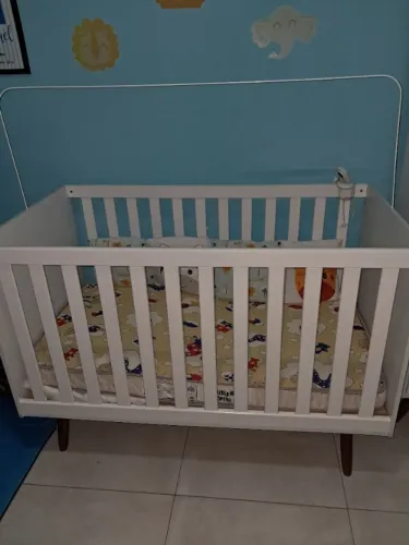 Berço americano 2 em 1 (se transforma em cama) com colchão e 4 lençóis de elástico