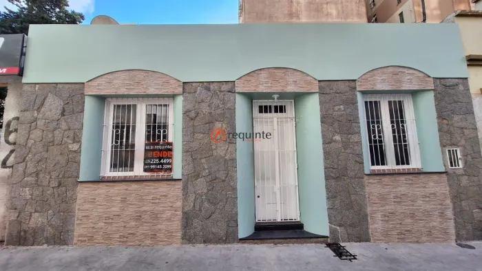 REQUINTE OFERECE EXCELENTE CASA COMERCIAL