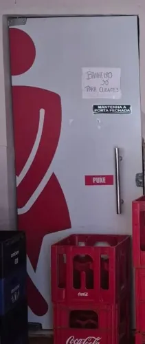 2 Portas de vidro para banheiro masculino e adesivo e puxador inox pronta para instalar.