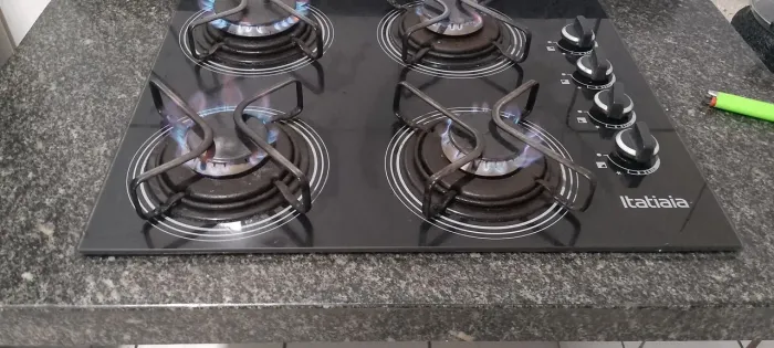 Fogão Cooktop 4 bocas com a pedra de Mamoré
