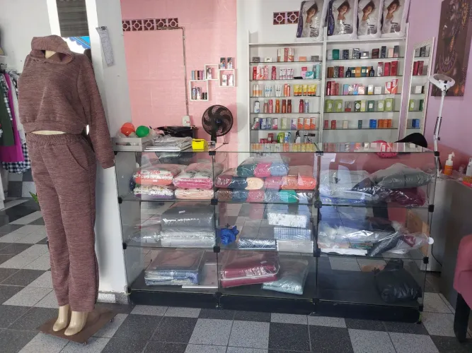 Vendo salão de beleza completo, com perfumaria e todos os produtos