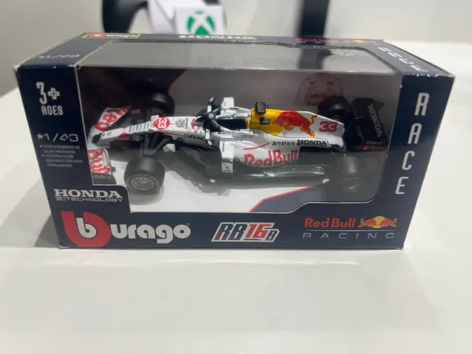 Miniatura burago Formula 1 Ferrari/ Redbull/ Mercedes/ Aston martin. Leia a descrição
