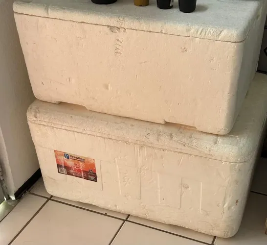 Caixas de isopor ( 50 e 80 litros )