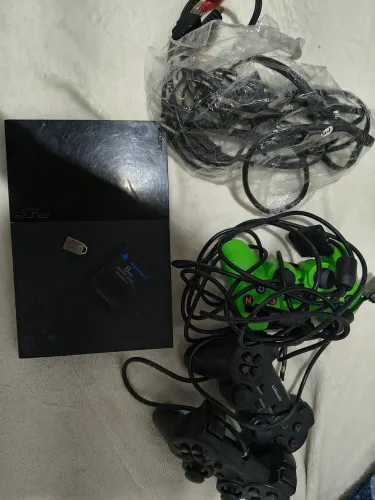 Vendo play 2 com tudo