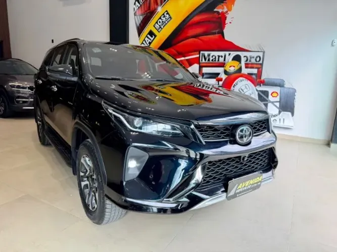 Toyota Hilux SW4 SRX Plat. 4X4 2.8 TB Die. Aut. 2025