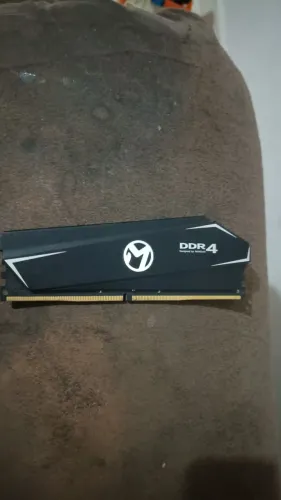 Vendo um pente de Memória RAM DDR4 para PC Desctop