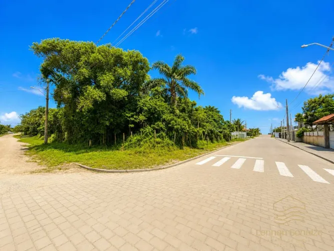 Terreno de Esquina com 1050m² a 120m do Mar - Bal Barra do Sul- Salinas