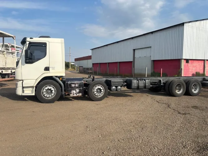 Volvo vm 330 ano 2022 8x2 