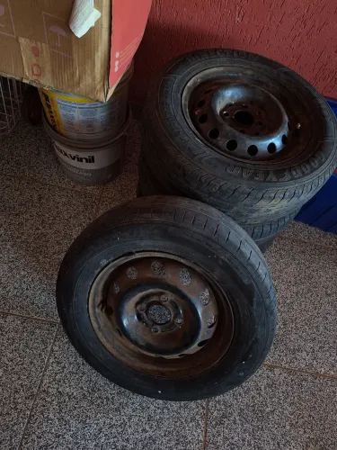 Vendo Rodas Com Pneus