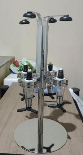 Dispenser dosador giratório para bebidas