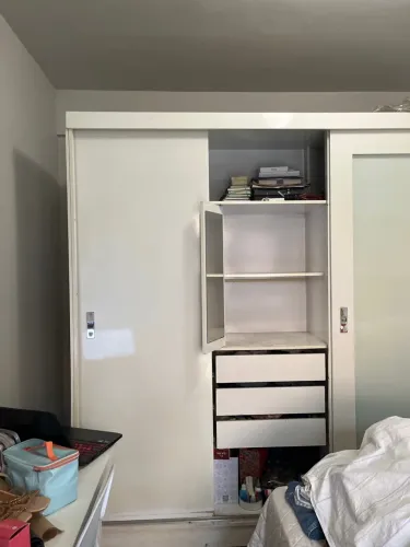 guarda-roupa usado bem velhinho MDF