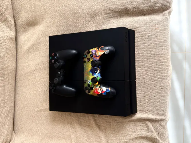 ? PS4 500GB + 2 Controles Originais + 50 jogos mídia física e digital Excelente Estado |