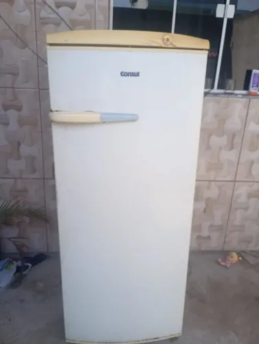 Entrego frete grátis pra Caxias ou lugares próximos de caxias! Geladeira cônsul