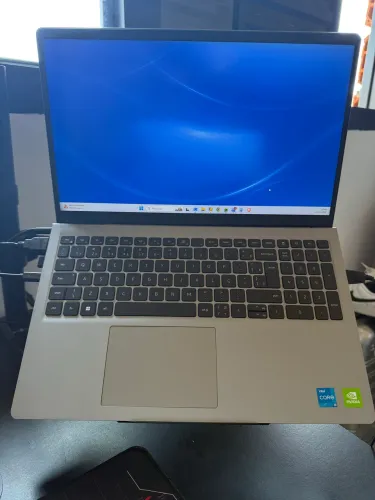 Notebook Dell Vostro 3520