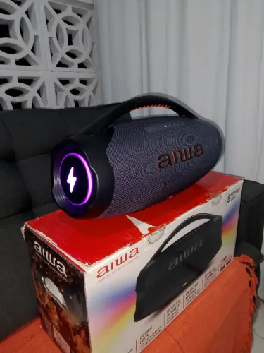 Vendo está bombox da Aiwa nova na caixa original dois mês de uso 200 RMS de potência zera