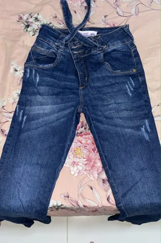 Calça Jeans Flare Azul Escuro - Cós com Amarração Diferenciada