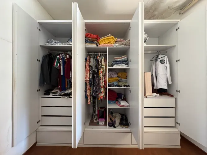 Guarda-roupa em MDF com 6 portas e 9 gavetas