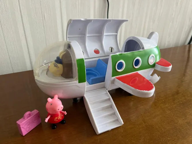 Avião da Peppa Pig em ótimo estado