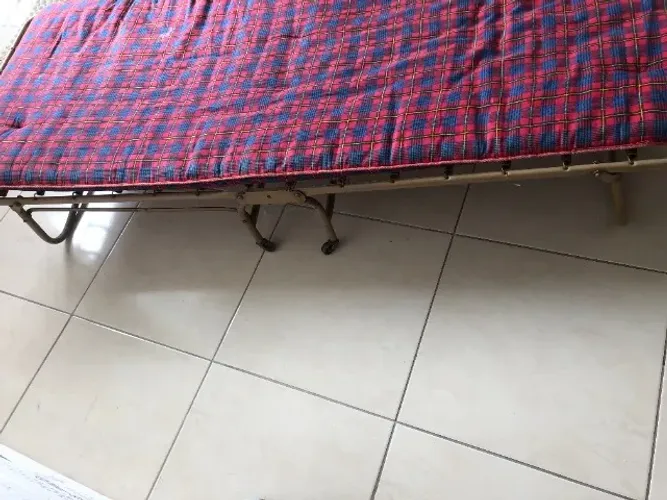 Cama Dobrável Completa com Colchão - Prática e Resistente!