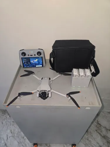 Drone DJI Mini 3 combo fly more c/ tela novo