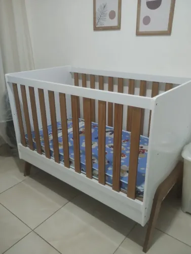 Berço Americano 3 em 1. Vira cama, mesa e escrivaninha.