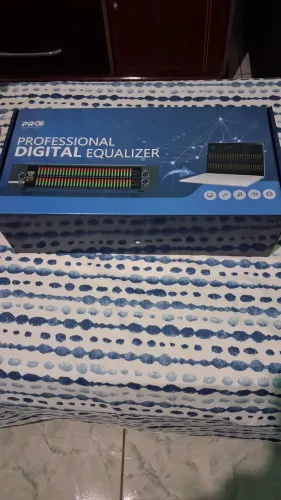 Equalizador digital 2U com display de espectro de 31 bandas