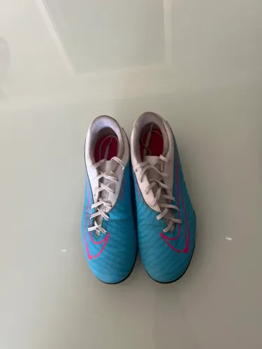 Chuteira Nike modelo phantom