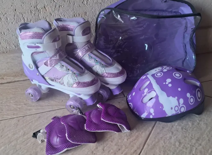 Patins Infantil 4 rodas com Luz de Led e Kit de proteção