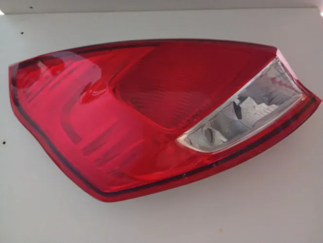 LANTERNA TRASEIRA ORIGINAL FORD NEW FIESTA 2014/219 L/E