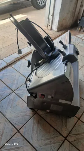 Fatiadeira de queijo automático