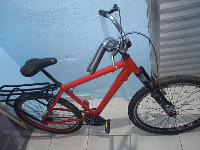 Bike aro 26 amortecedor e jantes aéreas toda boa