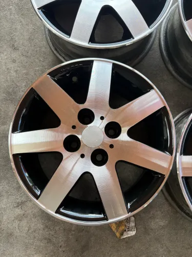 Roda Aro 14 Universal Black diamantada.