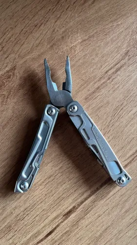 Leatherman Rev Original - Alicate Multiferramenta em Aço Inox