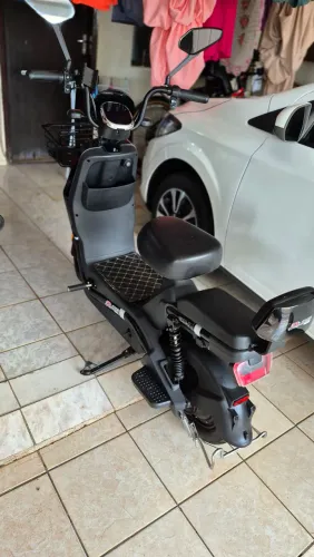 Moto eletrica semi nova