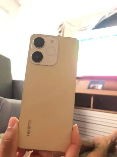 Vendo celular todo bom sem defeito 4 mês de uso 128 e 4 de ram Realme note 70
