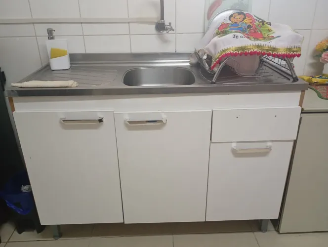 Armário de cozinha com pia