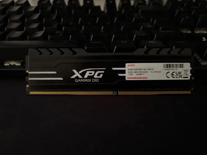 Memória RAM XPG GAMMIX D10 8GB DDR4 3200MHz CL16
