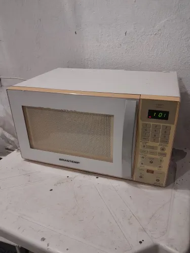 Vendo Micro-ondas Brastemp de 30L em boas condições de uso 