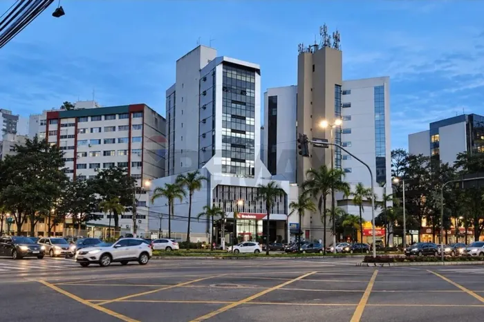 Sala comercial no Ed. San Martin, na Praia do Canto.