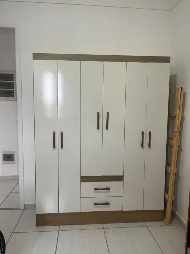 Guarda roupa a preço de desapego