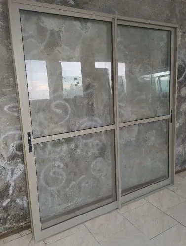Porta vidro alumínio tamanho 2.13 de largura por 2.30 a altura nova