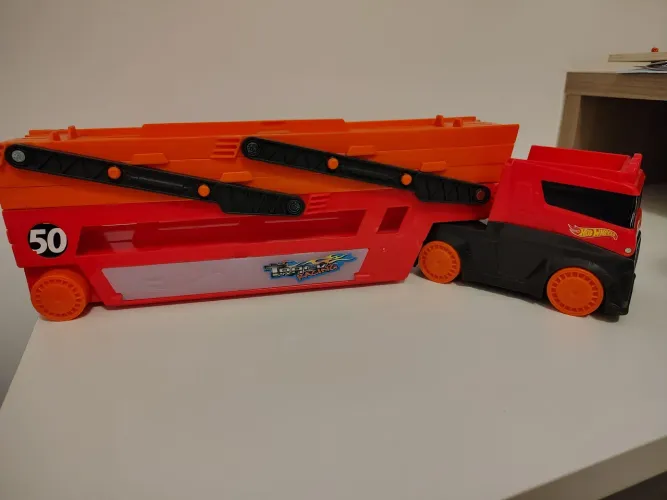 Caminhão cegonha Hotwheels 
