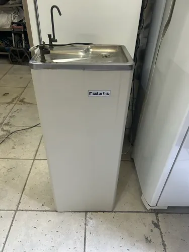 Vendo bebedouro elétrico 127 v Masterfrio super novo