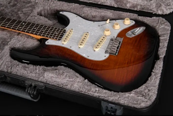 Guitarra Fender American Elite série limitada. Estado de nova com case 