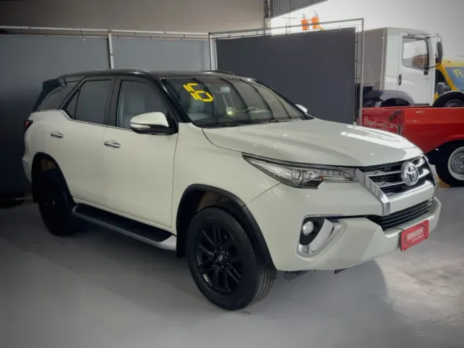 Toyota Hilux SW4 SRX 4X4 2.8 TDI 16V Dies. Aut. 2016