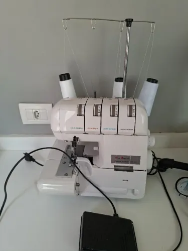 Máquina de overloque