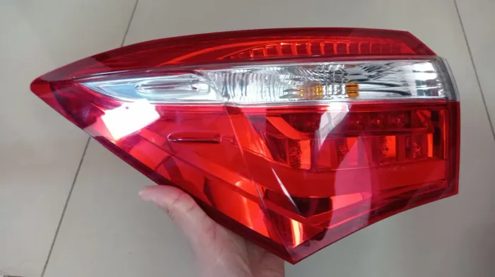 Lanterna esquerda LED Corolla 2016 XEI